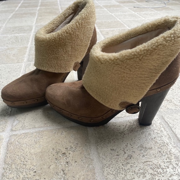 André Assous sheepskin ankle boots size 10. - Picture 3 of 7